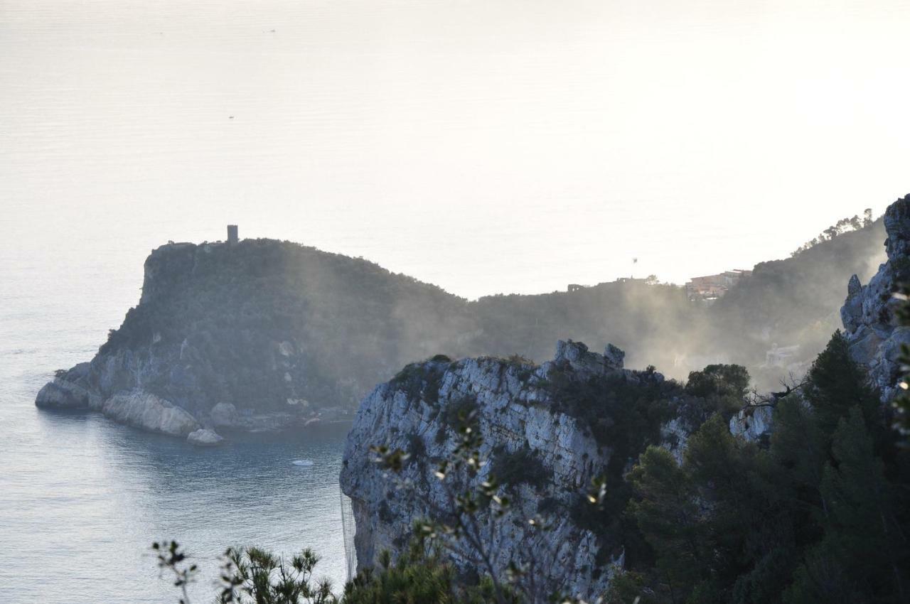 Una Spettacolare Vista Mare - Casa Con Jacuzzi Bergeggi Exterior foto